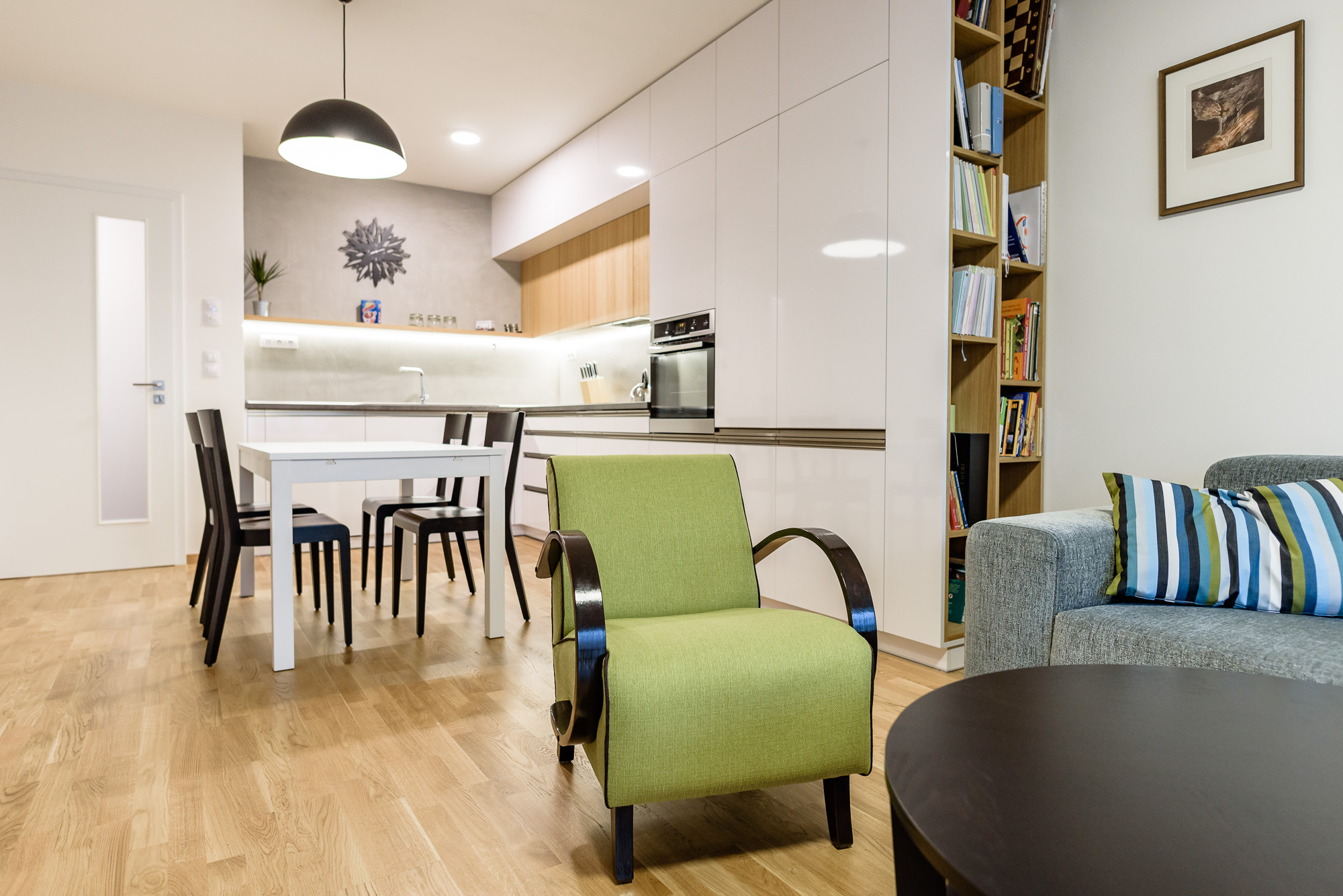 Kuchyň bytu v Praze - Foto 9